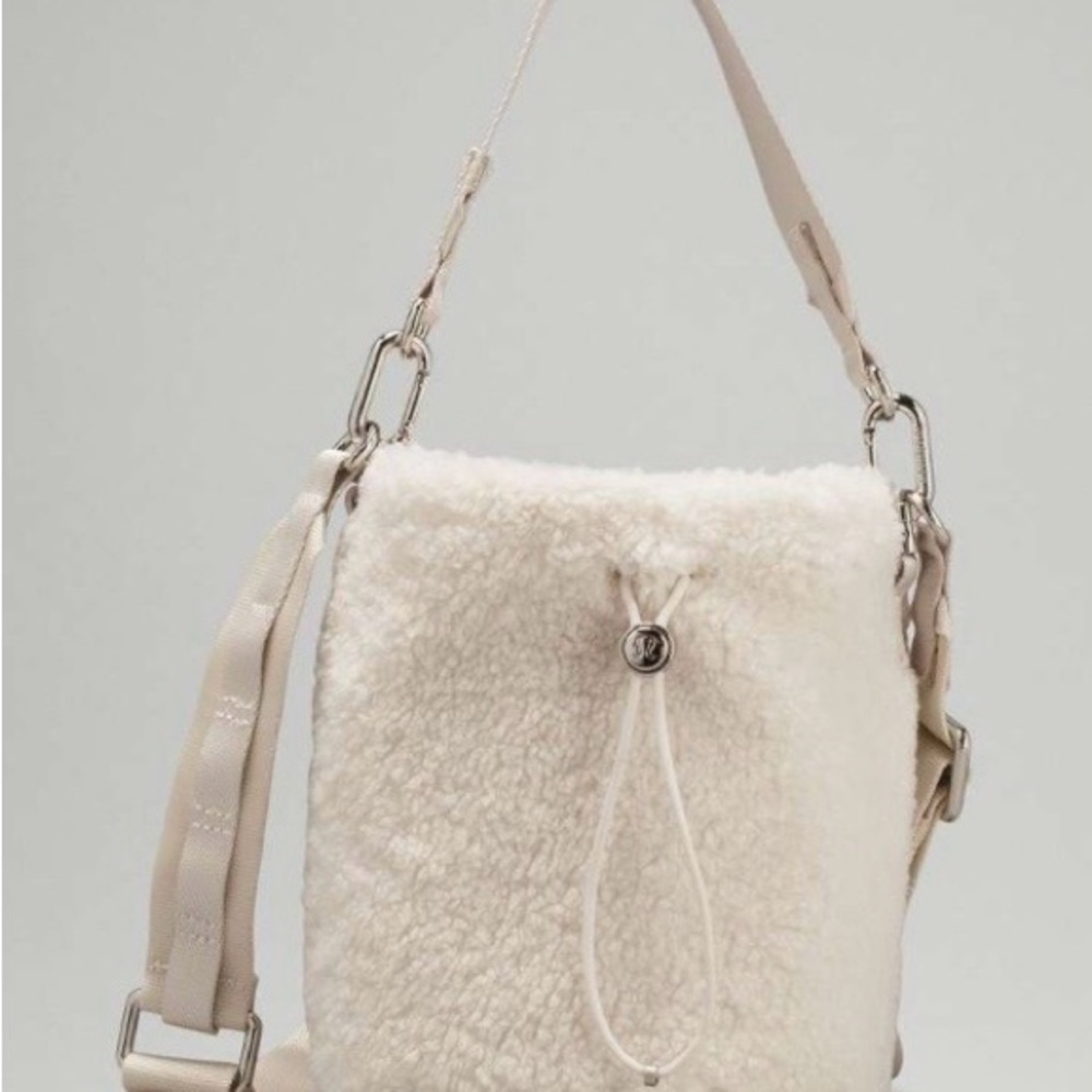 Lululemon Athletica Cream Shoulder Bag